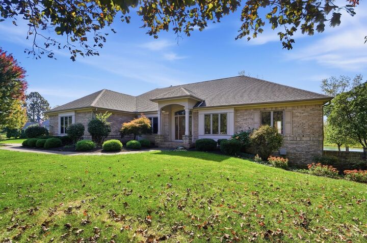 Property Photo:  812 Valley View Point  OH 45066 