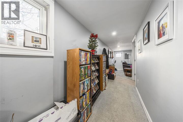Property Photo:  2 Daniels Place  ON N7M 4P5 
