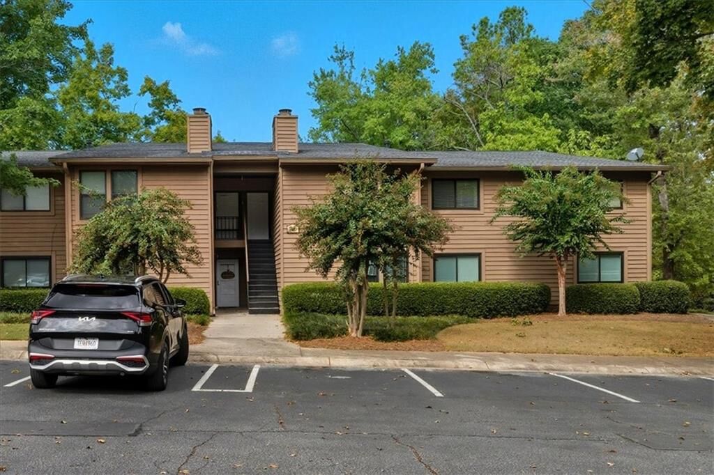 Property Photo: 708 Parkaire Crossing GA 30068