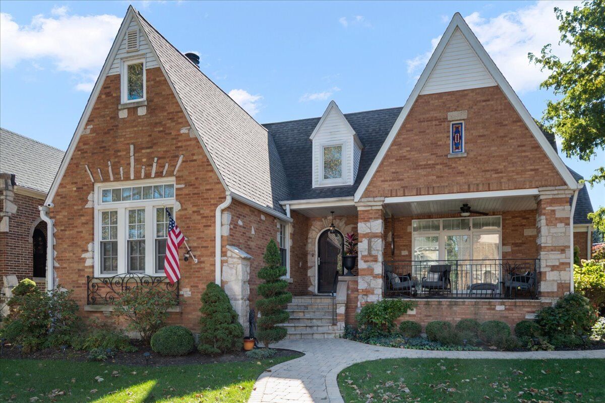 Property Photo:  2715 W Morse Avenue  IL 60645 