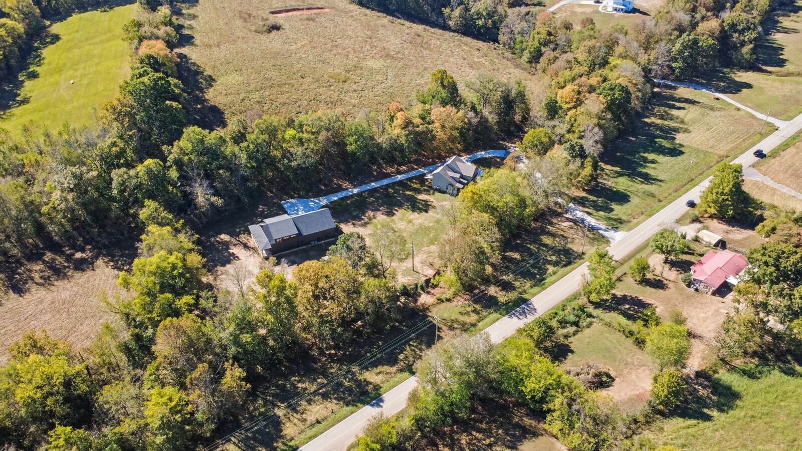 Property Photo: 1046 Indian Creek Rd TN 37051
