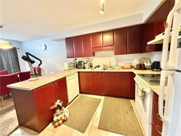 Property Photo:  22 Madeleine Street  ON N2R 1V5 