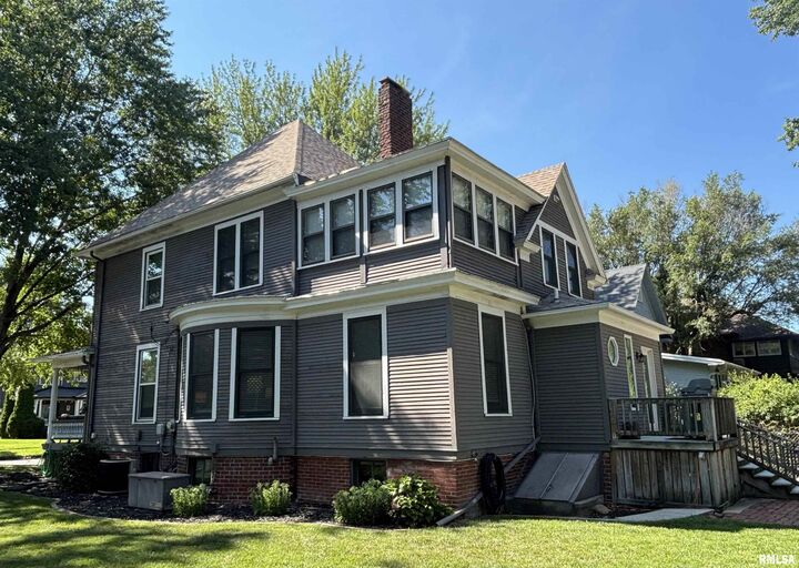 Property Photo: 1067 N Cherry Street IL 61401
