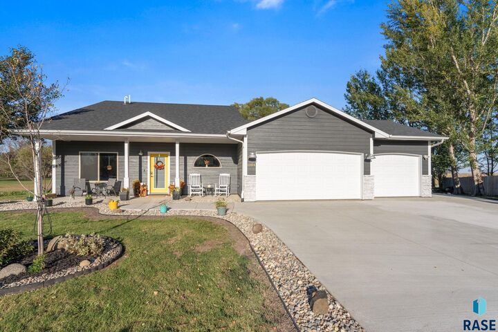 Property Photo:  1104 Hemlock Cir  SD 57032 