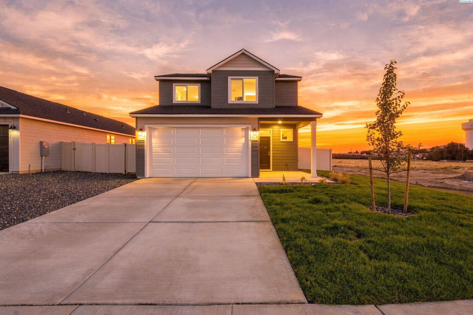 Property Photo:  1416 Lena Ave  WA 99320 