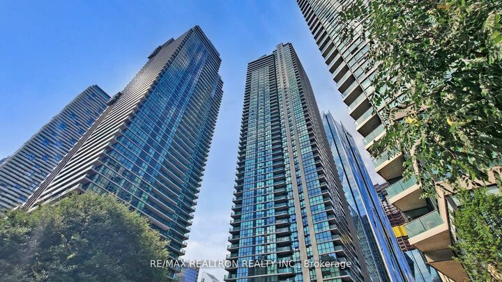 Property Photo:  18 Harbour Street 2104  ON M5J 2Z6 