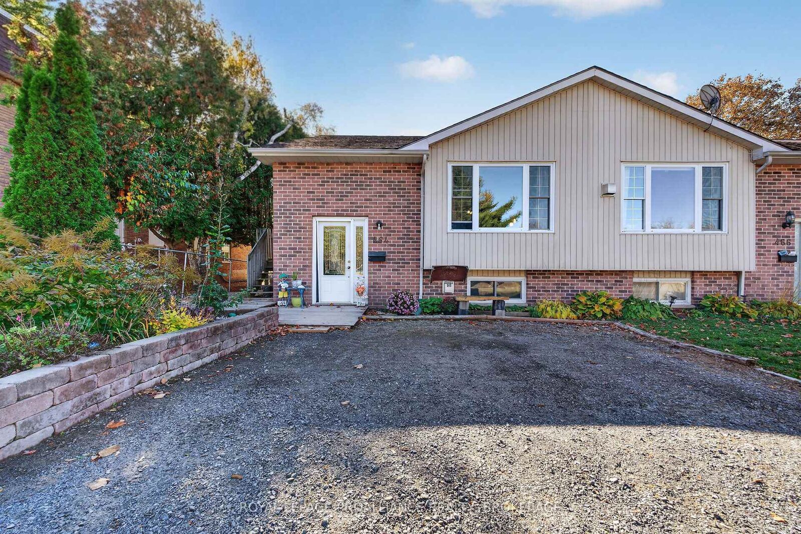Property Photo:  464 Henrietta Street  ON K7G 1X7 