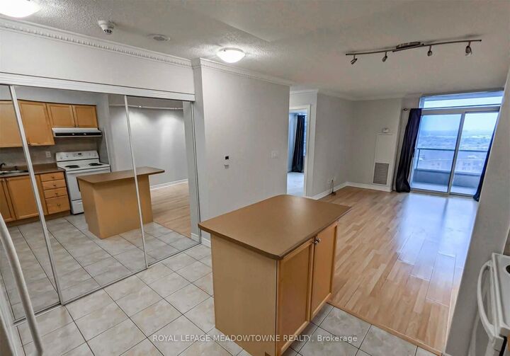 Photo de la propriété:  3888 Duke Of York Boulevard 2326  ON L5B 4P5 