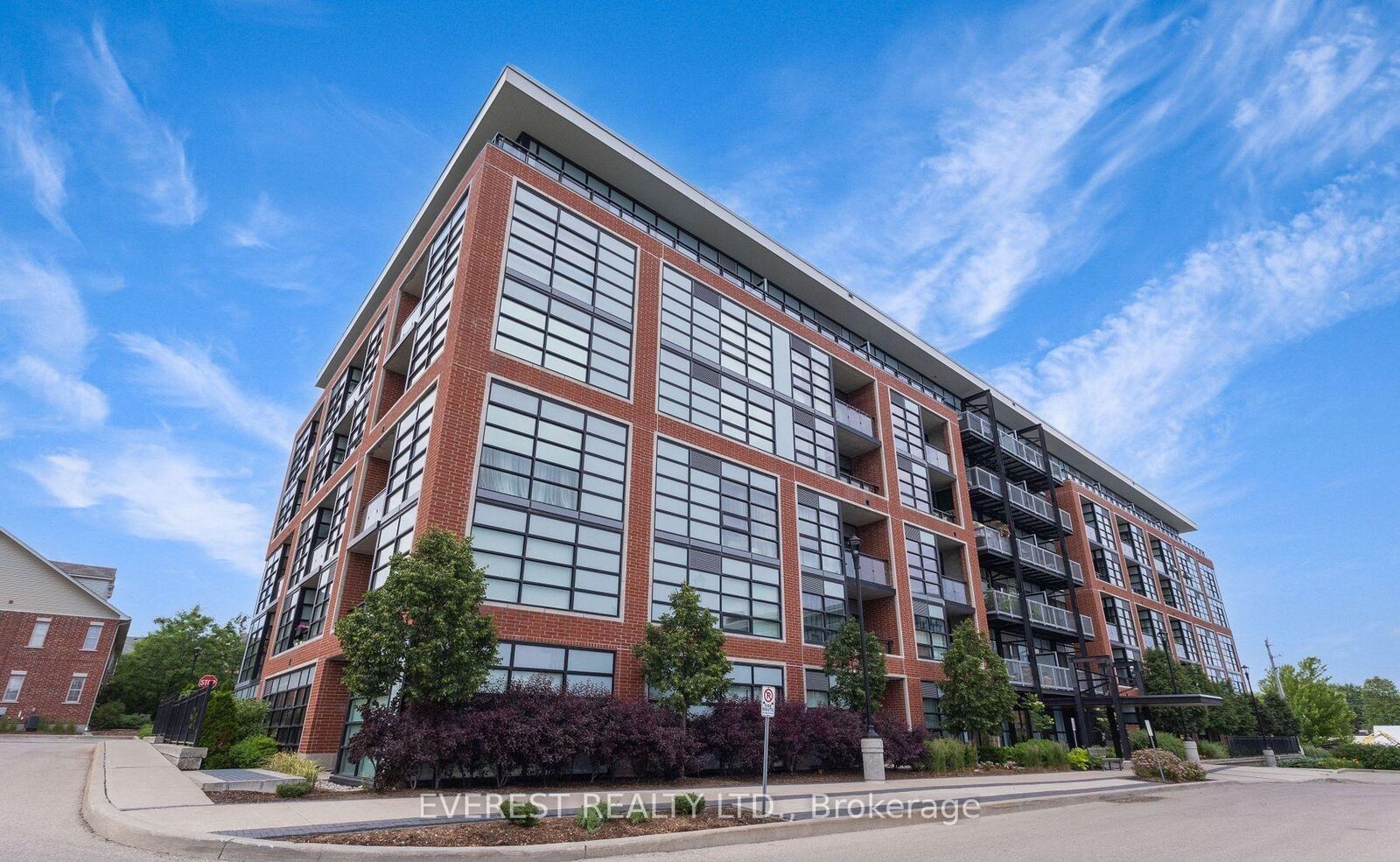 Property Photo:  15 Prince Albert Boulevard 305  ON N2H 0C2 