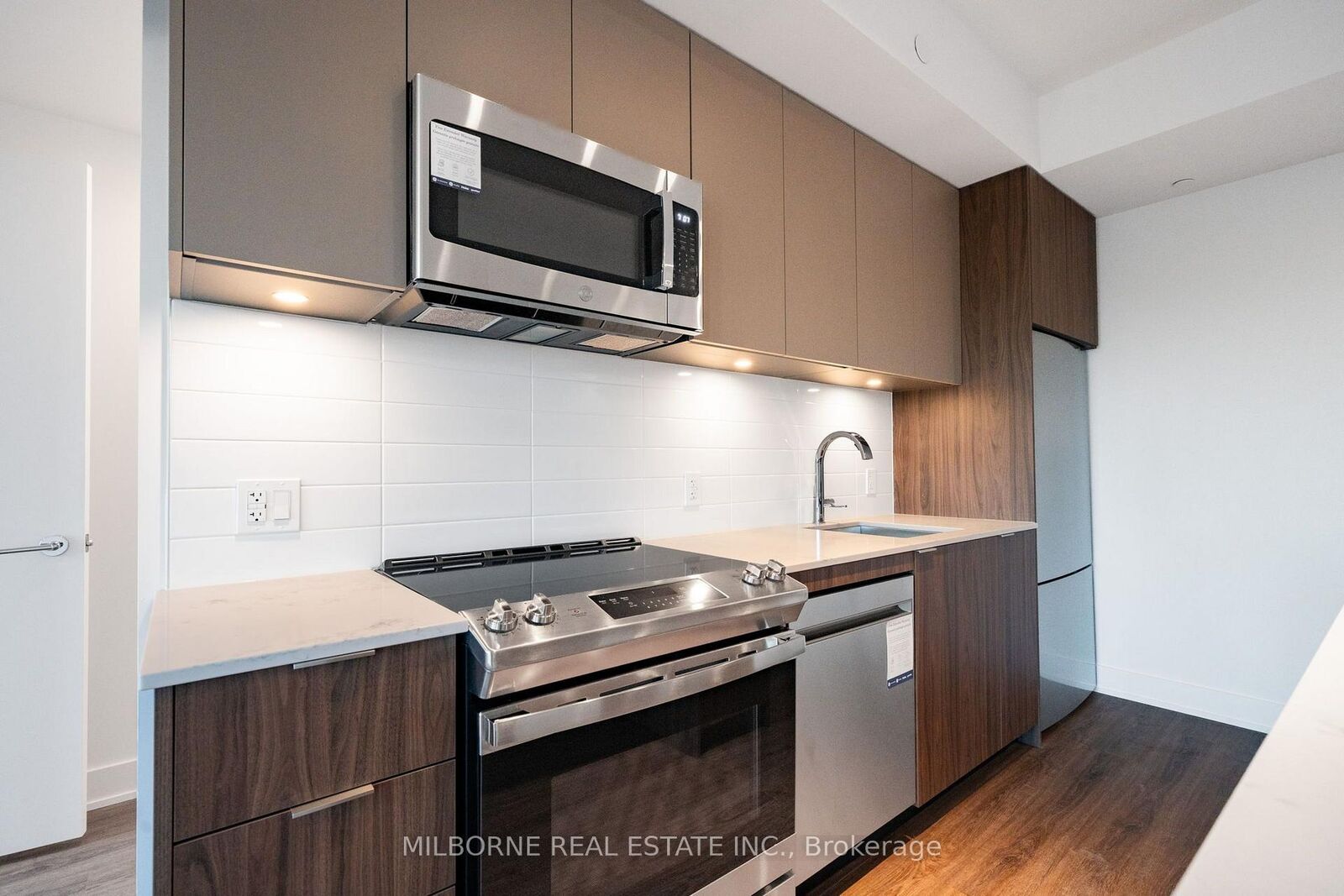 Property Photo:  500 Upper Wellington Street 320  ON L9A 0C7 