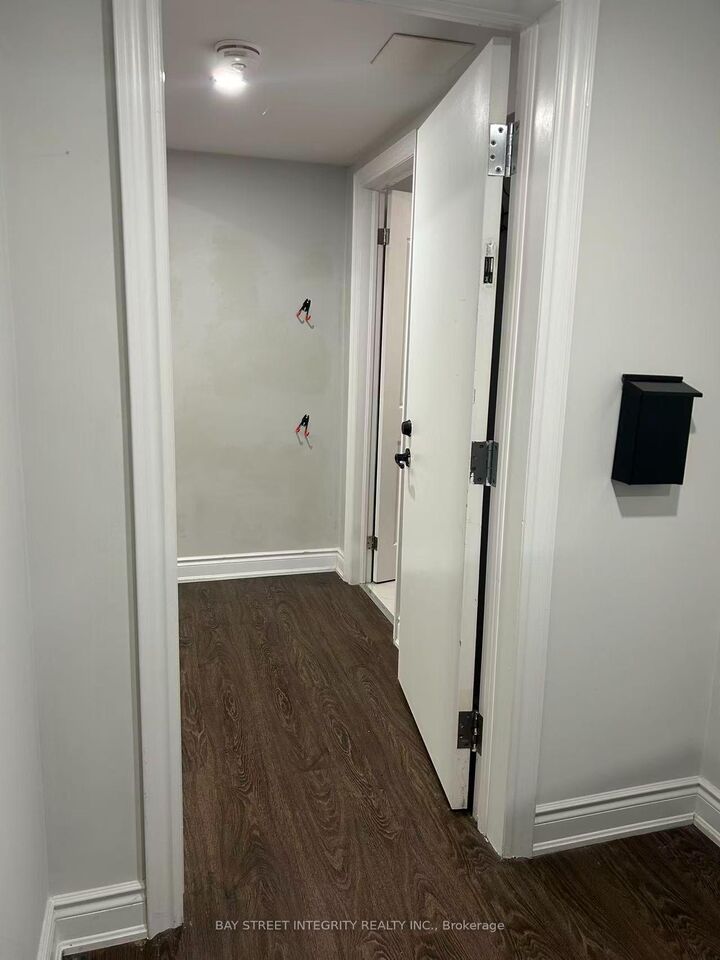 Property Photo:  661 Wellington Street W 661B  ON L4G 6J7 