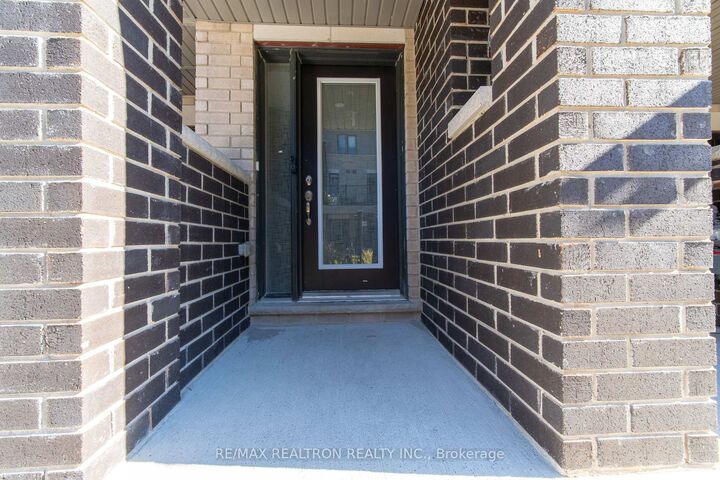 Property Photo:  69 Emmas Way  ON L1R 3K4 