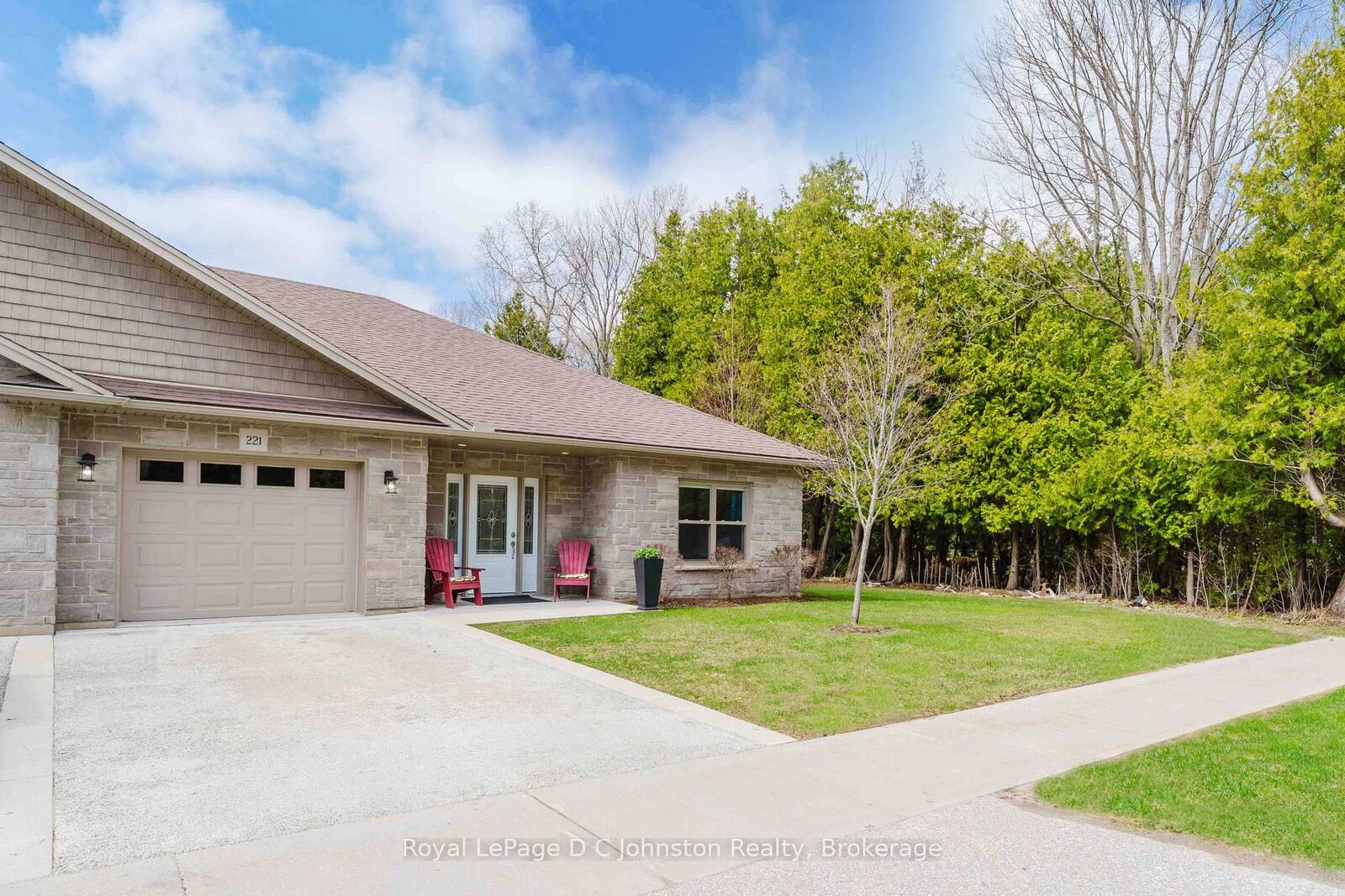 Property Photo:  221 Grenville Street S  ON N0H 2L0 