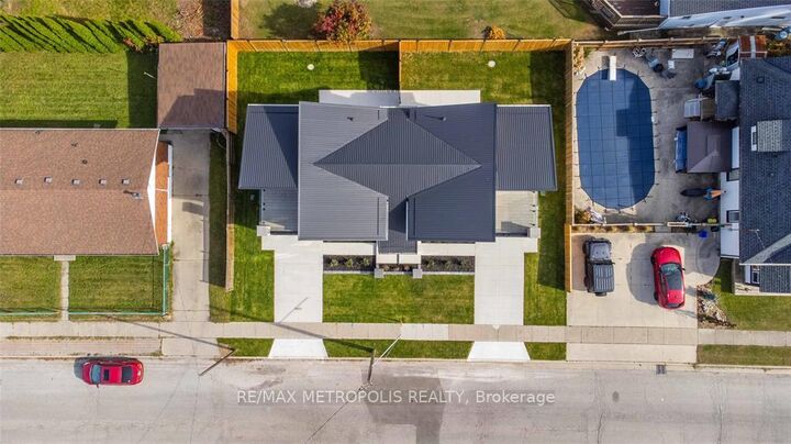 Property Photo:  111 St Clair Street  ON N7V 1N6 