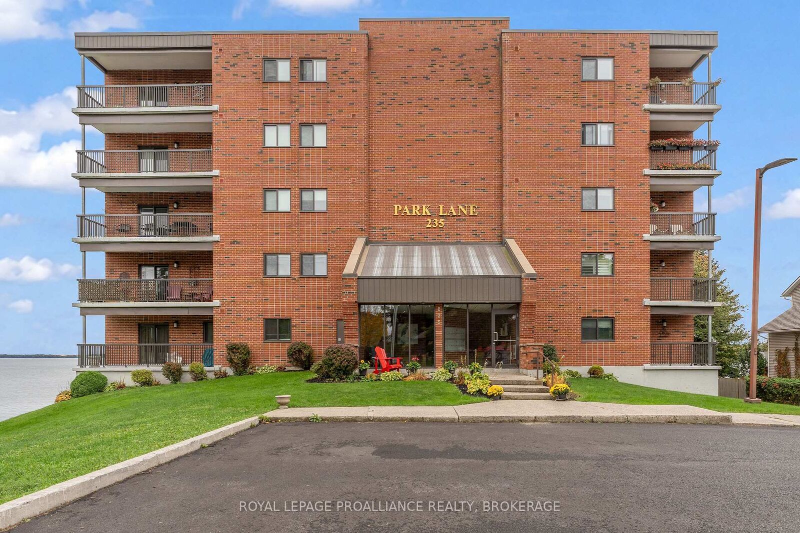 Property Photo:  235 South Street S 101  ON K7G 1A4 