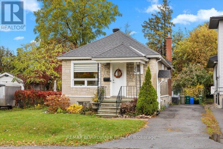 Property Photo: 1239 Anoka Street ON K1V 6C5