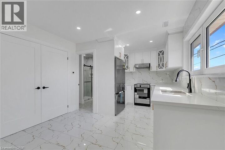 Property Photo:  581 Lancaster Street West 2  ON N2K 1M5 