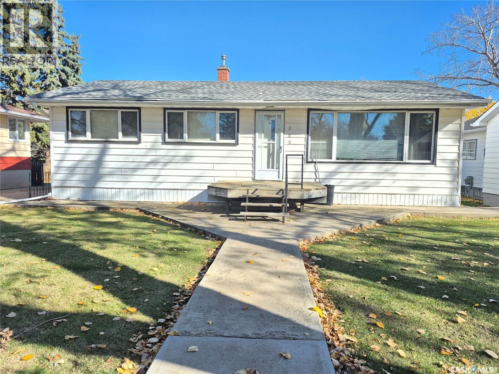 Property Photo:  505 Bertrand Avenue  SK S0C 2G0 