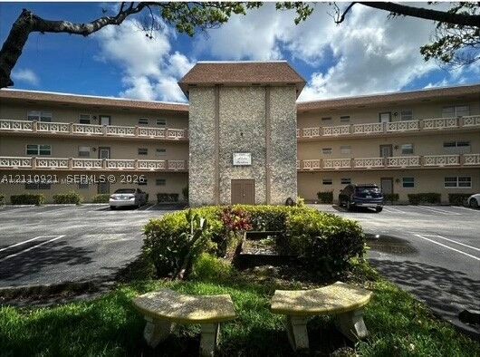 Property Photo: 5003 NW 35th St 506 FL 33319