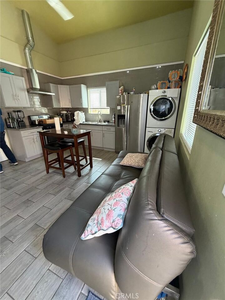 Property Photo:  312 N Pasadena  CA 91702 