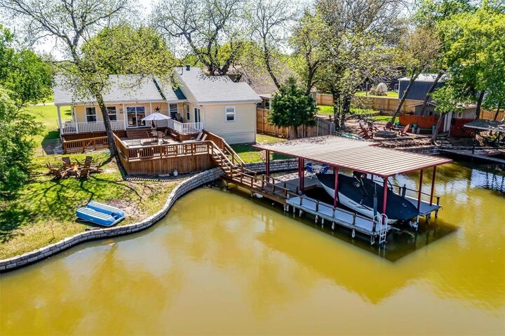 Property Photo:  408 Virgo Court  TX 76049 