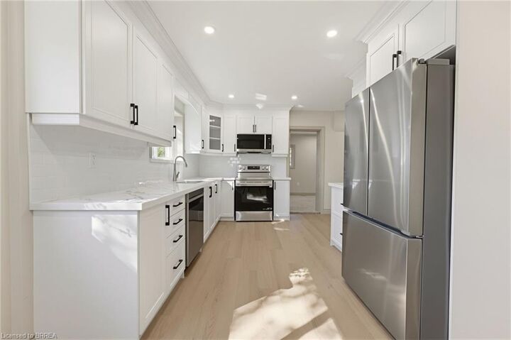 Property Photo: 14 Bond Street ON N3R 4G5