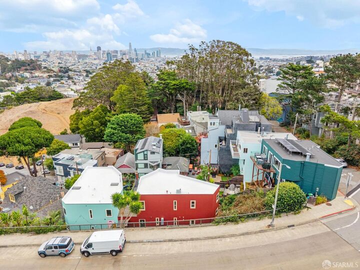 Property Photo:  180 Yukon Street  CA 94114 