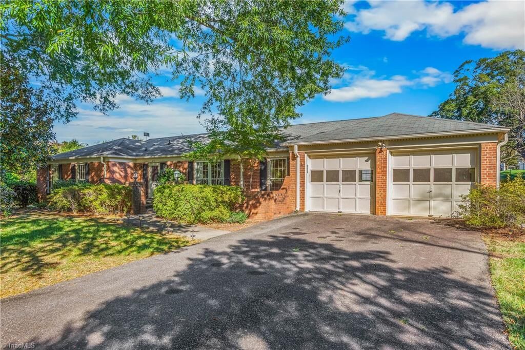 Property Photo: 611 Burkeridge Court NC 27104