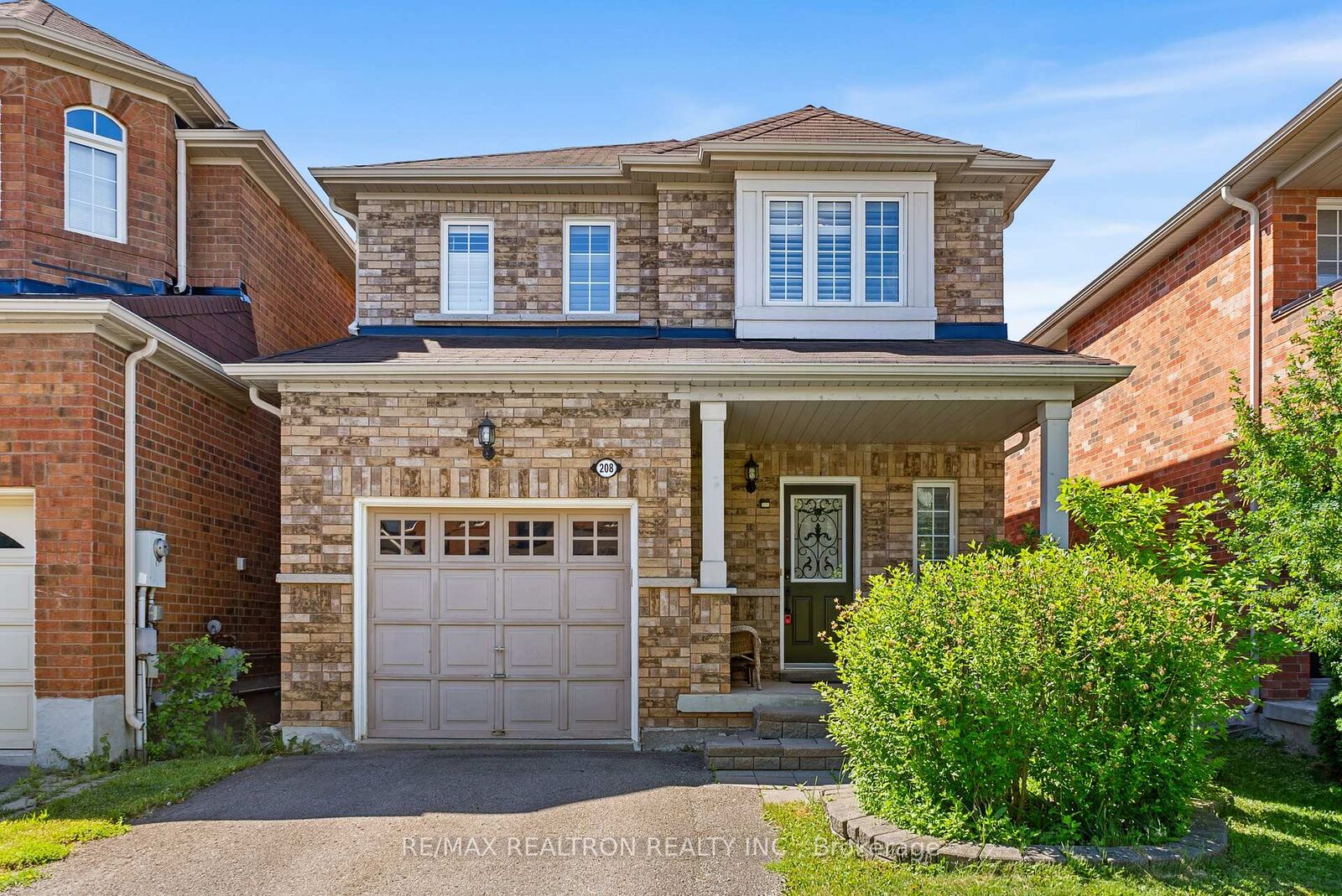 Property Photo:  208 Penndutch Circle  ON L4A 0N9 