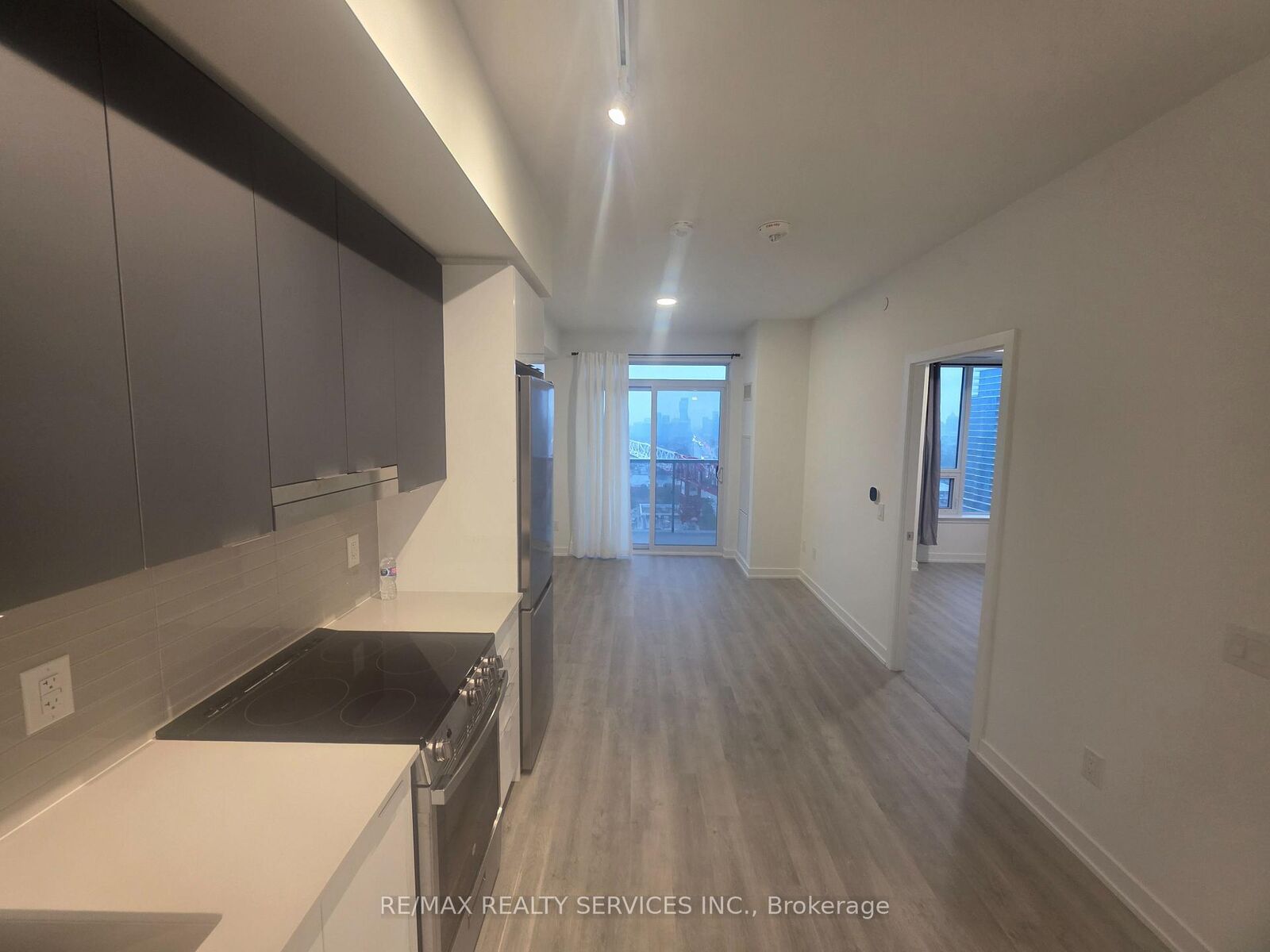 Property Photo:  5105 Hurontario Street 1504  ON L4Z 3X7 