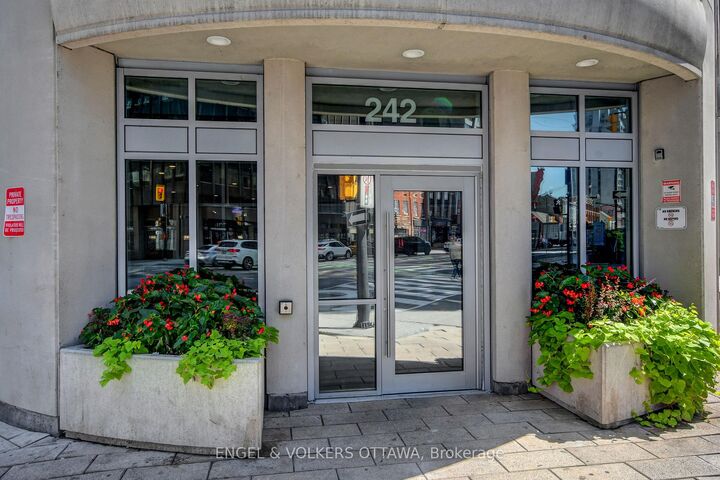 Property Photo:  242 Rideau Street 1305  ON K1N 0B7 