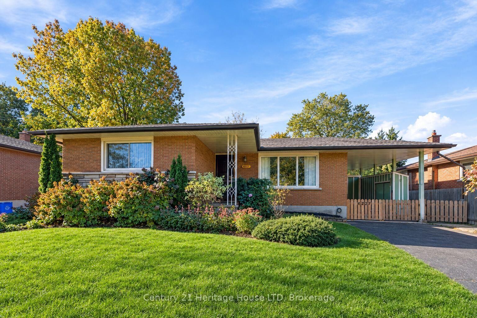 Property Photo:  4227 Pettit Avenue  ON L2E 6K6 