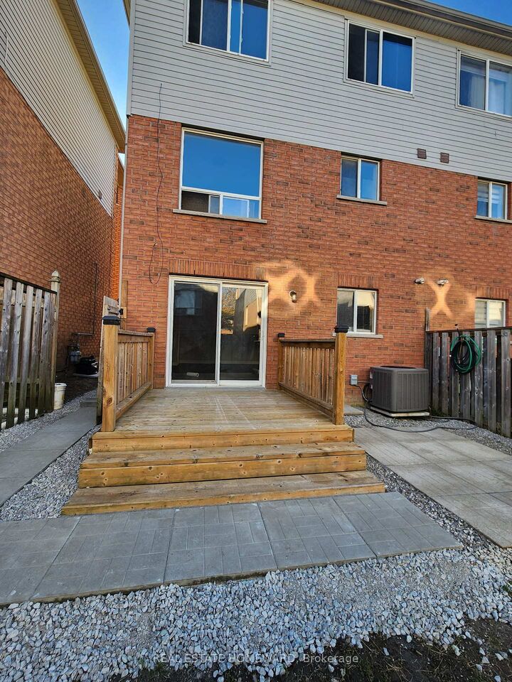 Property Photo:  63 Millcliff Circle  ON L4G 7N9 