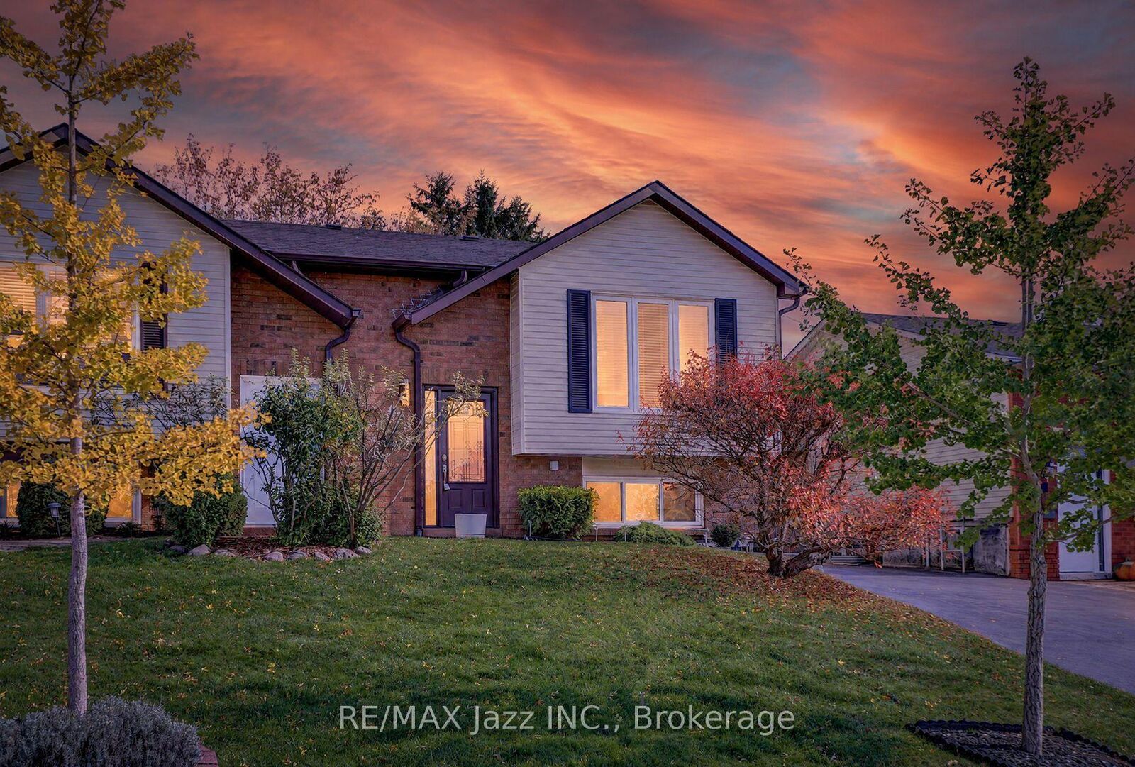 Property Photo: 691 Attersley Drive ON L1K 1P9
