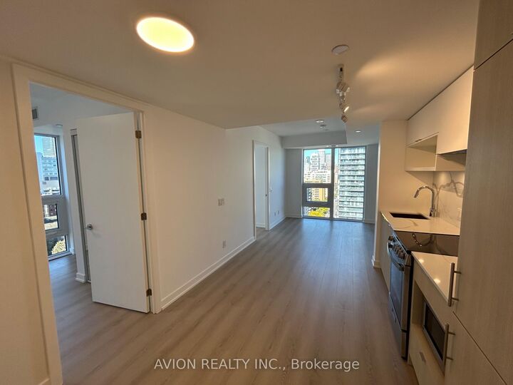 Property Photo:  100 Queen Street E 2215  ON M5C 0B5 