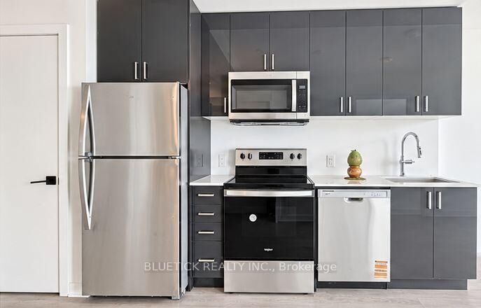 Property Photo:  2782 Barton Street E 1413  ON L8E 0L3 
