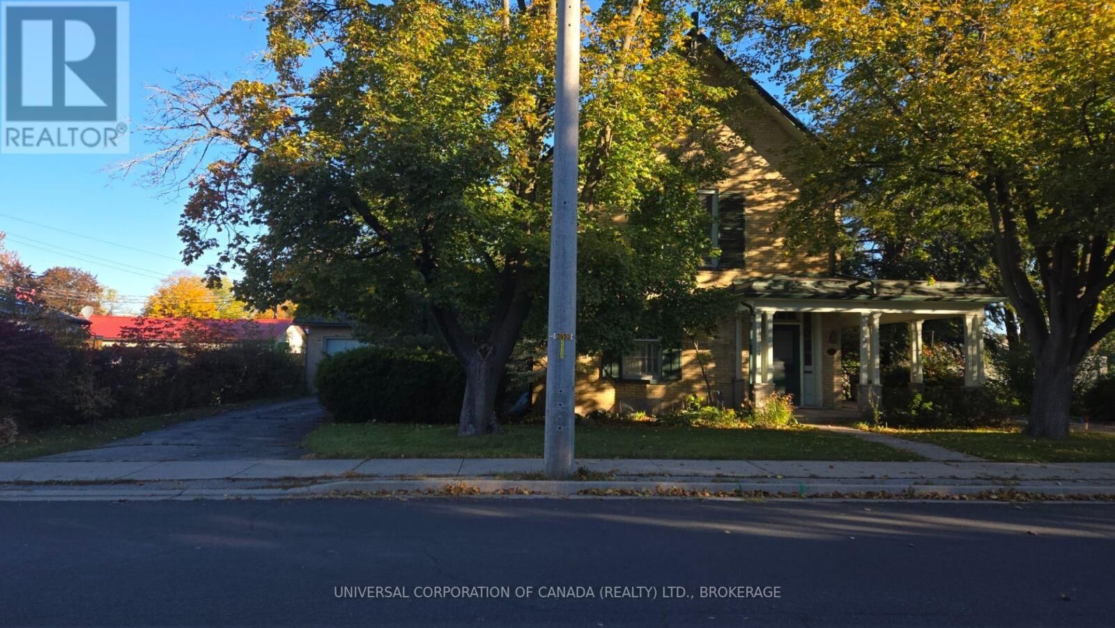 Property Photo: 103 Sydenham Street West ON N5H 1M6