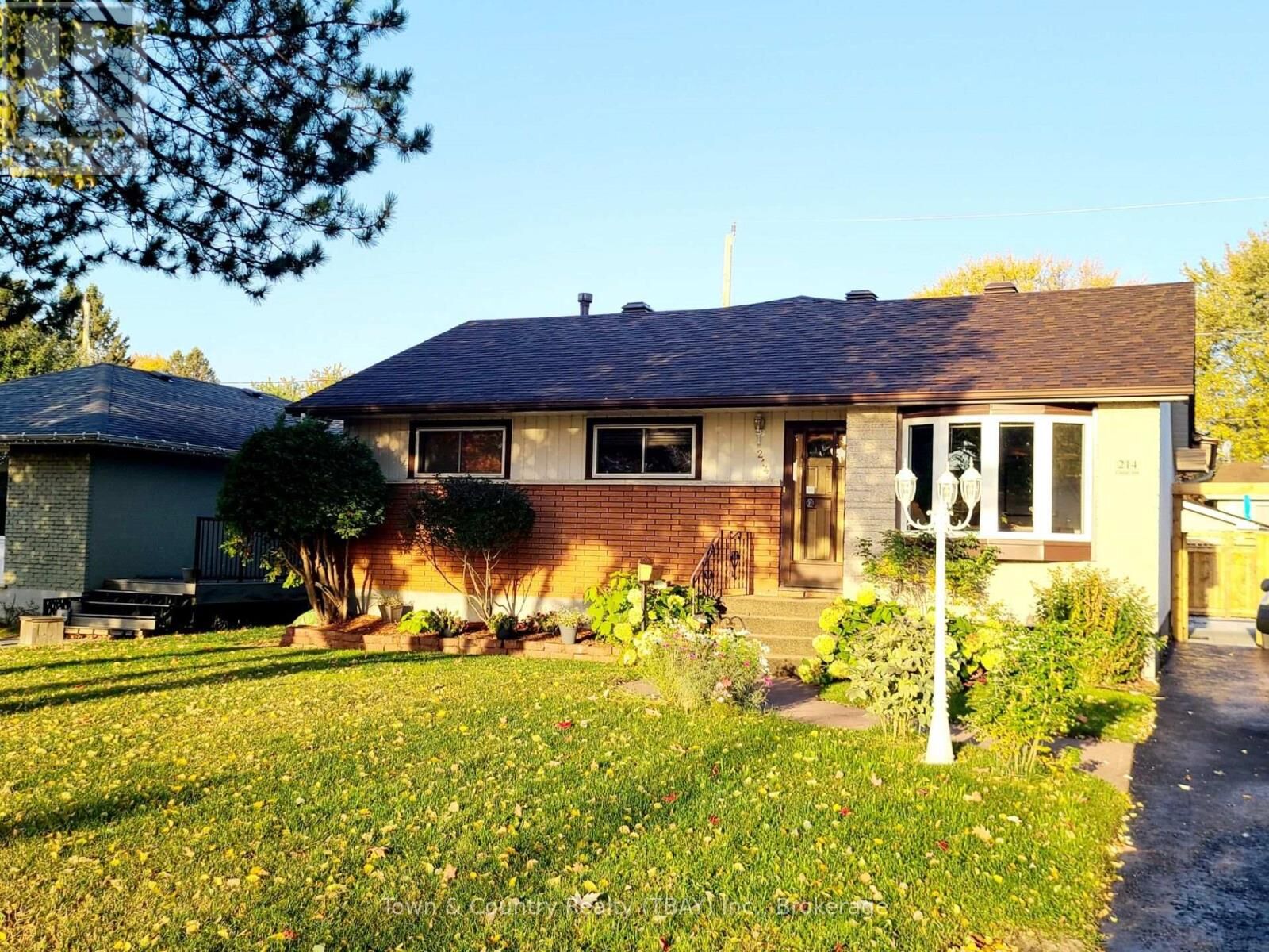 Property Photo:  214 Cedar Avenue  ON P7B 4V3 