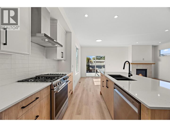 Property Photo:  773 Kinnear Avenue 5  BC V1Y 5B2 
