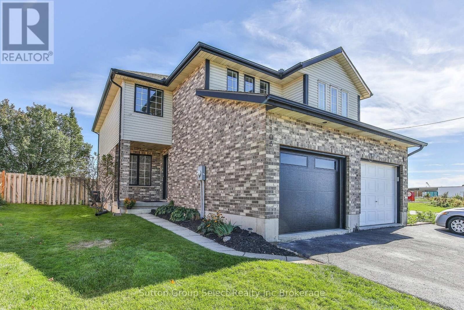 Property Photo:  1106 Nellis Street  ON N4T 1N4 