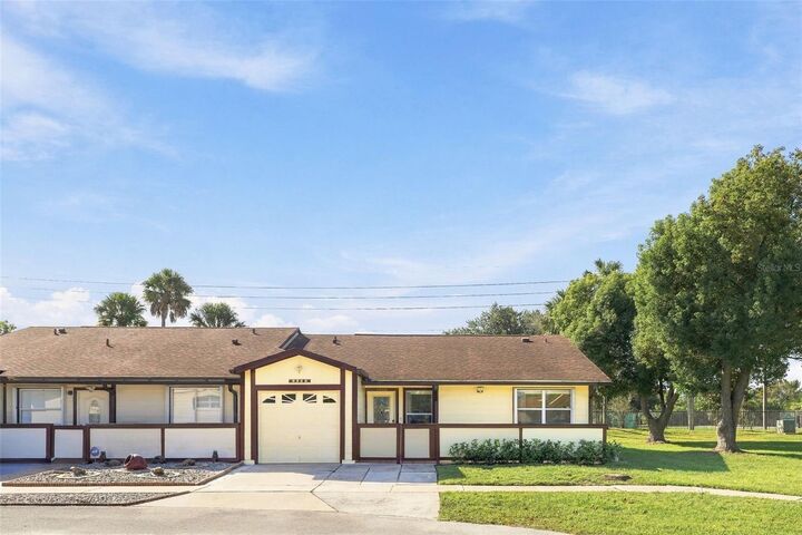 Property Photo:  5800 Sagunto Street  FL 32807 