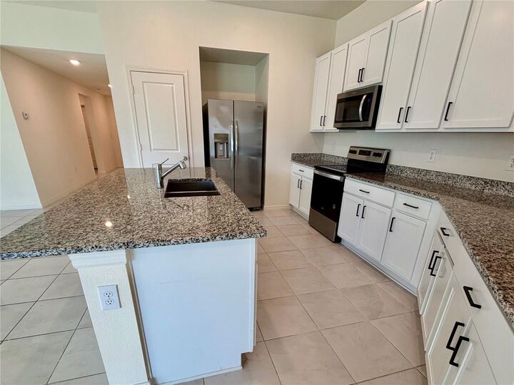Property Photo:  240 Summerlin Loop  FL 33844 