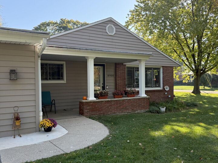 Property Photo: 8900 N Greenvale Rd WI 53217
