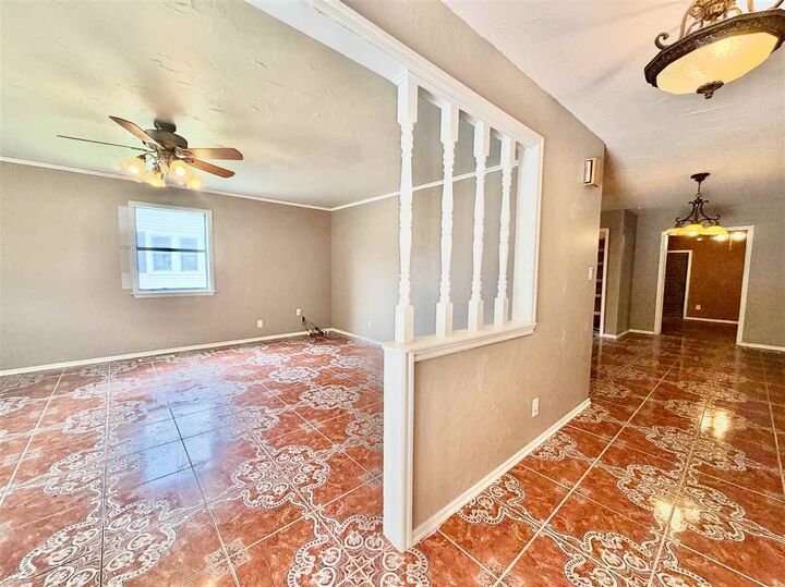 Property Photo: 602 W Blackwell Avenue OK 74631