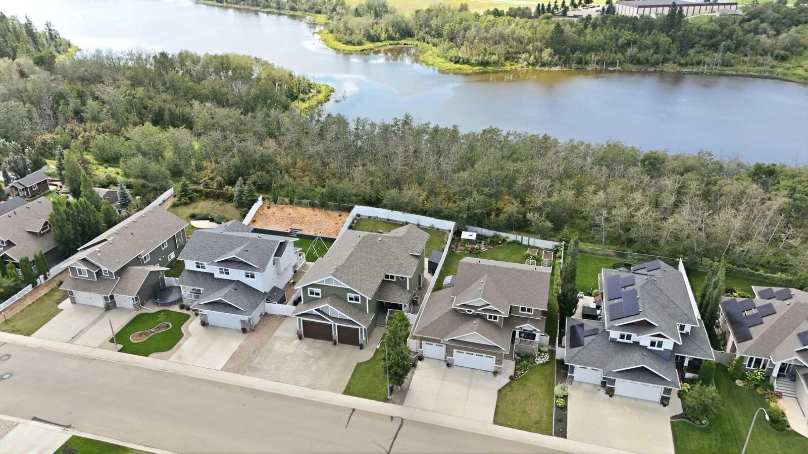 Property Photo:  35 Erica Drive  AB T4L 0H3 