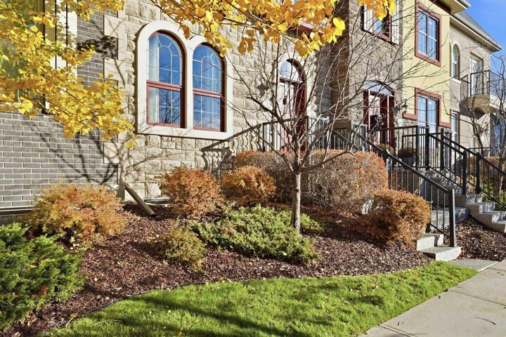 Property Photo:  210 Quarry Park Boulevard SE  AB T2C 5E4 