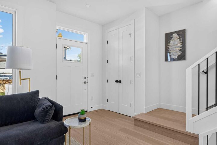 Property Photo:  2232 44 Street NW  AB T3B 0W4 
