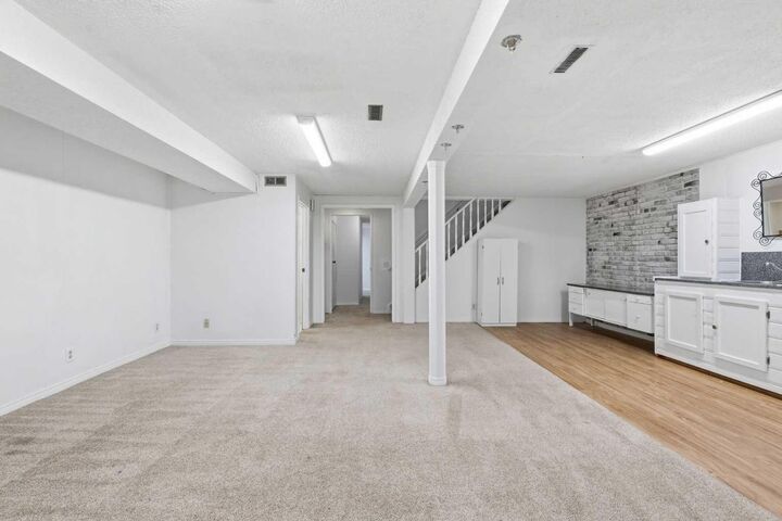 Property Photo: 3 Glenport Road AB T4C 1G8