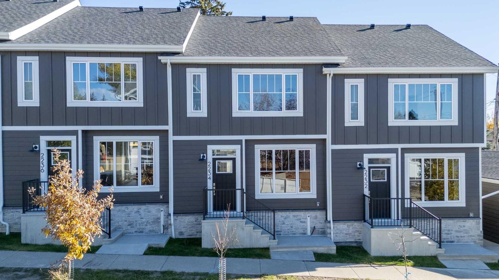 Property Photo:  2234 44 Street NW  AB T3B 0W4 
