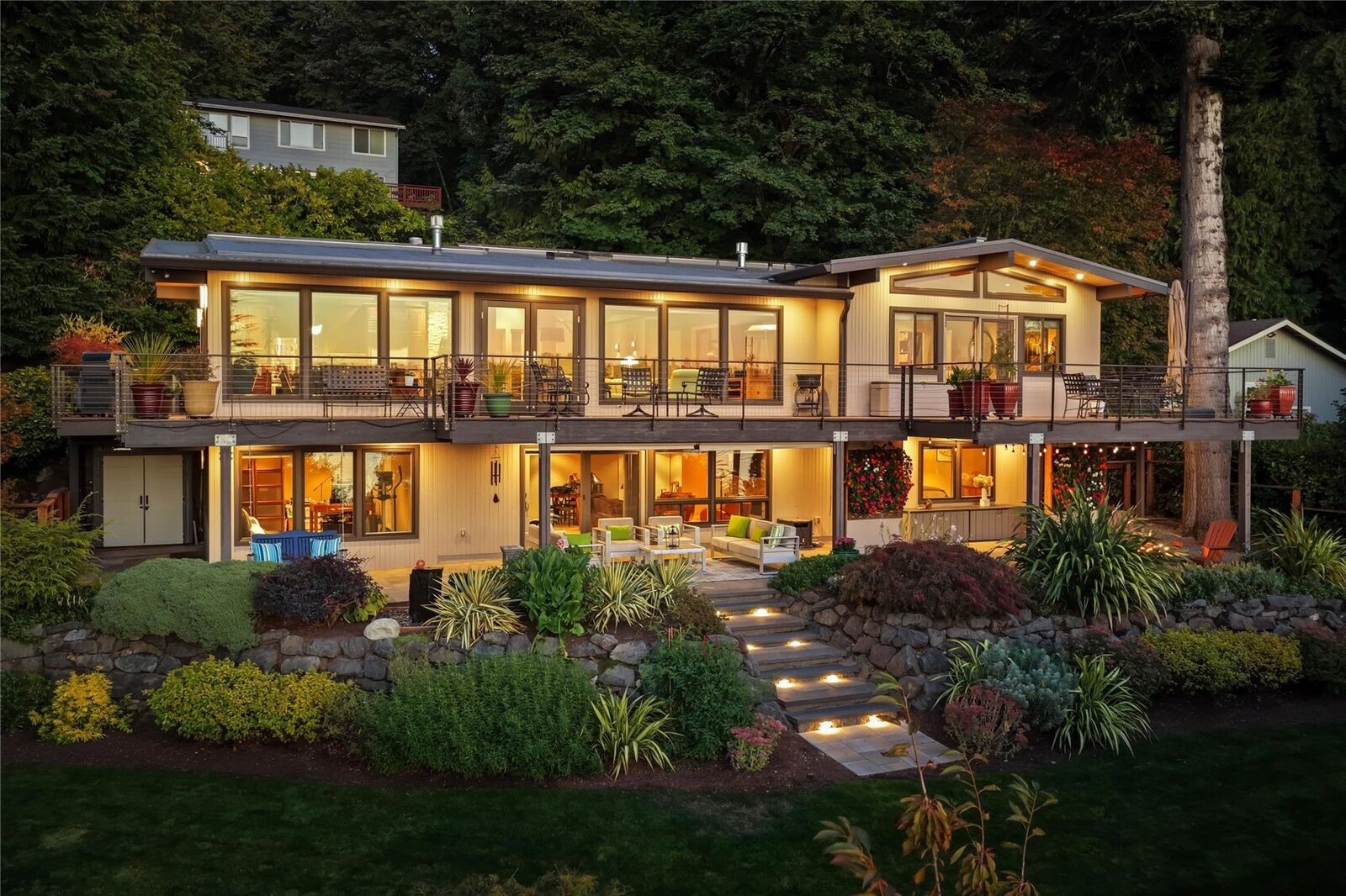 Property Photo: 13210 Holmes Point Drive NE WA 98034